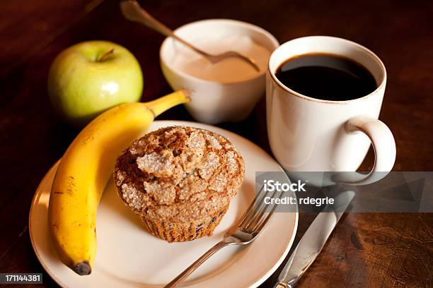 Photo libre de droit de Muffin Aux Myrtilles Petit Déjeuner Équilibré banque d'images et plus d'images libres de droit de Aliment - Aliment, Aliments et boissons, Banane - Fruit exotique