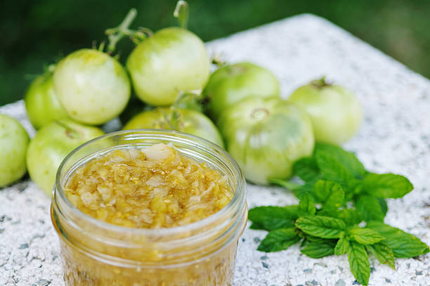 tomate verde chutney - chutney jar tomato preserved fotografías e imágenes de stock