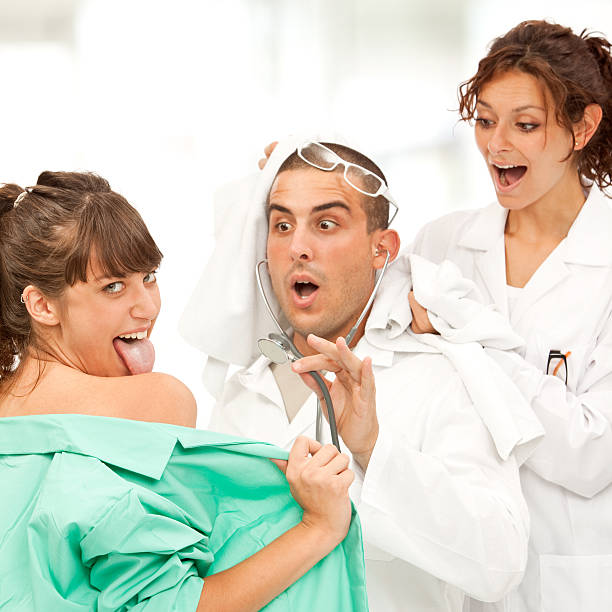забавный crazy больнице врач и сексуальная медсестра - naughty nurse стоковые фото и изображения