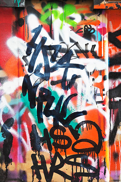 colorido graffiti en una pared de cemento. - abstract art painted image surrounding wall fotografías e imágenes de stock