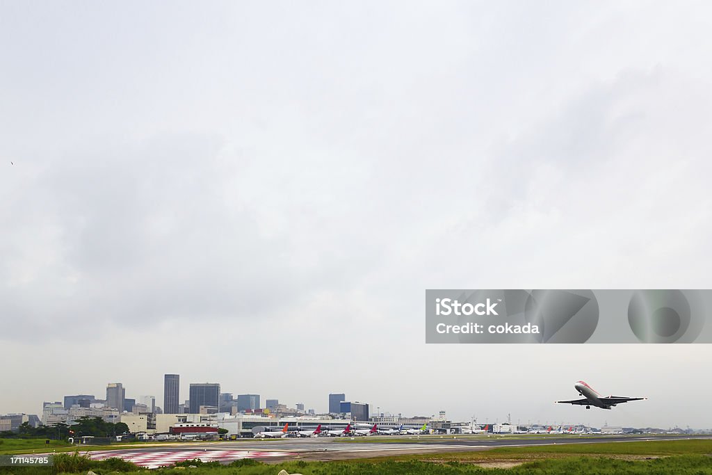 Avión de despegue - Foto de stock de Aeropuerto libre de derechos