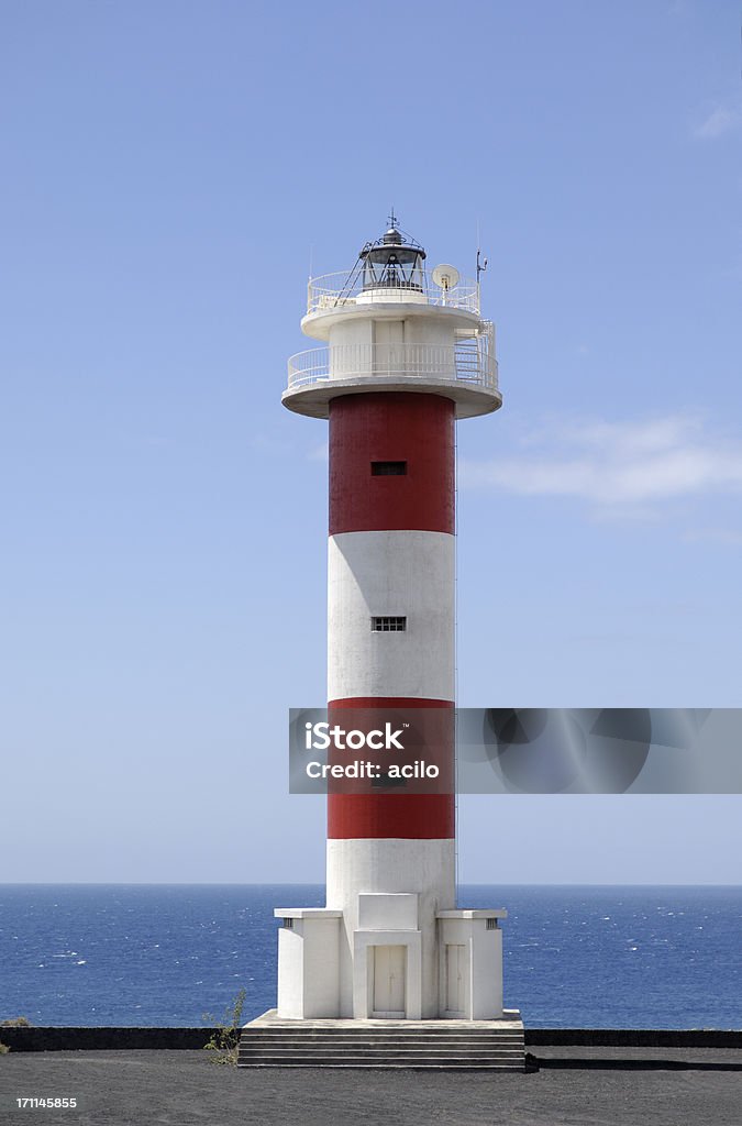 Hermoso faro en el mar - Foto de stock de Aire libre libre de derechos