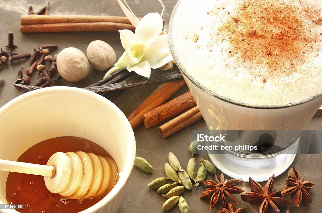 Café au lait crémeux chai - Photo de Vanille - Épice libre de droits