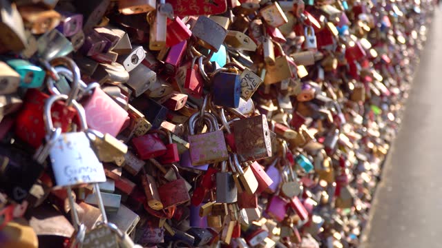 Many locks hang on the Hohenzollern bridge