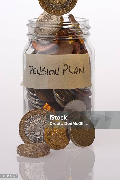 Fondi Barattolo Piano Pensionistico - Fotografie stock e altre immagini di Barattolo di vetro - Barattolo di vetro, Fondo pensionistico personale, Affari