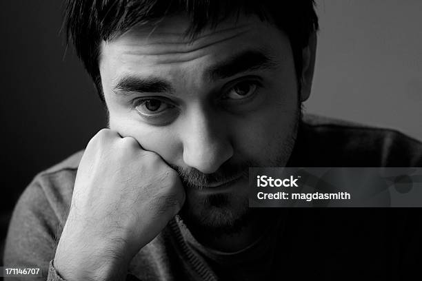 Turbulento Foto de stock y más banco de imágenes de Depresión - Depresión, Contemplación, Puño - Gesticular