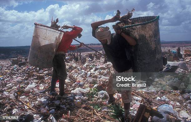 Trabalhar No Aterro - Fotografias de stock e mais imagens de País em Desenvolvimento - País em Desenvolvimento, Depósito de lixo, Lixo