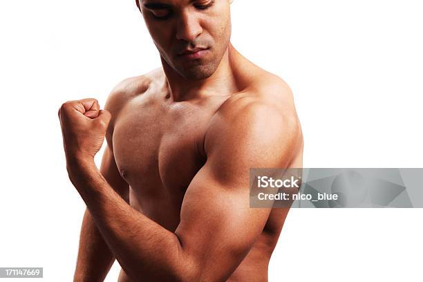 Cuerpo Builder Flexión Biceps Foto de stock y más banco de imágenes de Adulto - Adulto, Adulto joven, Africano-americano