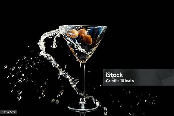 Martini Spritzendes Wasser Stockfoto und mehr Bilder von Alkoholisches Getränk - Alkoholisches Getränk, Farbbild, Farbton