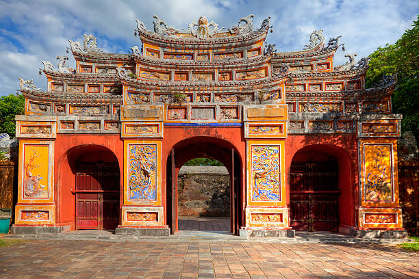 bâtiment de la cité impériale de hué, vietnam - hue photos et images de collection