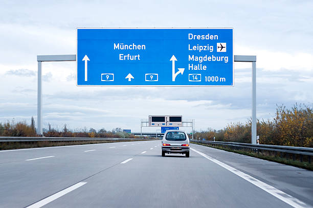 дорожный знак на немецкого автобана/motorway - autobahn стоковые фото и изображения