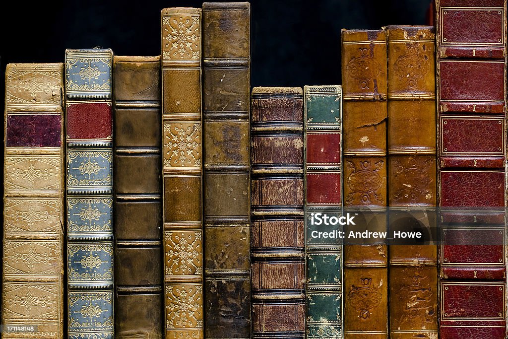 Fileira de livros antigos - Foto de stock de Livro royalty-free