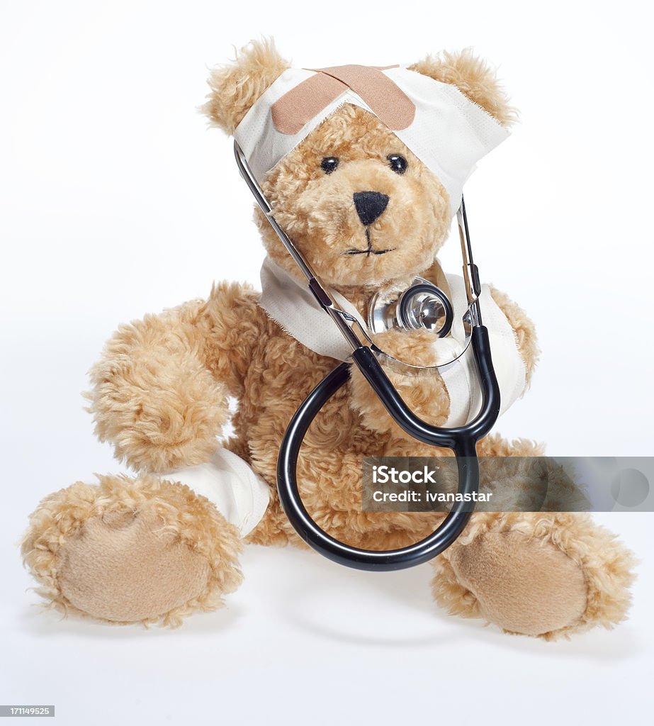 Urso de pelúcia com Estetoscópio feridos - Foto de stock de Animal de Brinquedo royalty-free