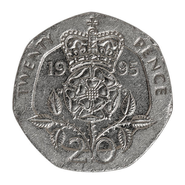 один используется монета в 20 пенсов от 1995 года, изолированные на белый - twenty pence coin стоковые фото и изображения