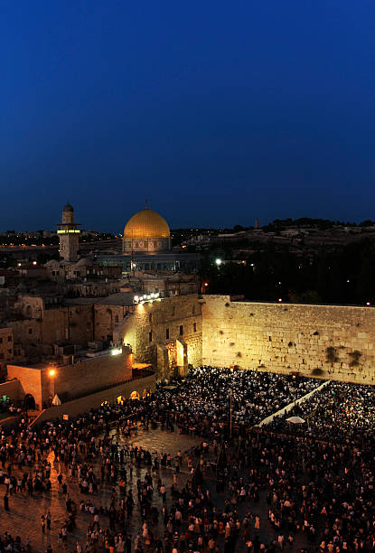 istock Praying at the Wailing Wall in Jerusalem 171149914
