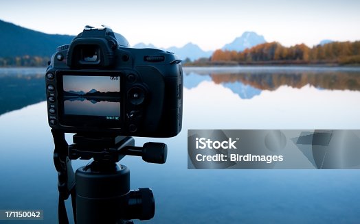 istock Sunrise Image in LCD - Oxbow Bend, GTNP 171150042