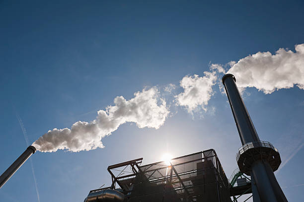 a incineração de resíduos energia-chaminés - incinerator imagens e fotografias de stock