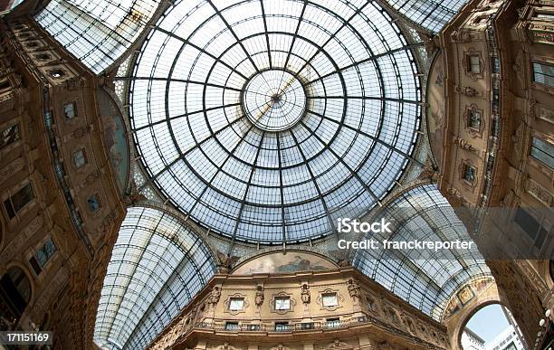 Photo libre de droit de Panorama De Galleria Vittorio Emanuele Ii De Milan Italie banque d'images et plus d'images libres de droit de Antique