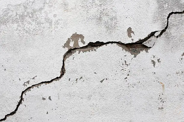 Photo of A big crack on an old, rotten wall