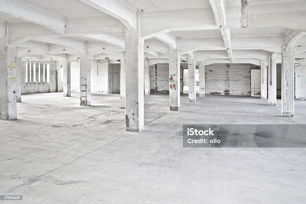 Stary opuszczony Budynek fabryki - Zbiór zdjęć royalty-free (Pomieszczenie w domu)