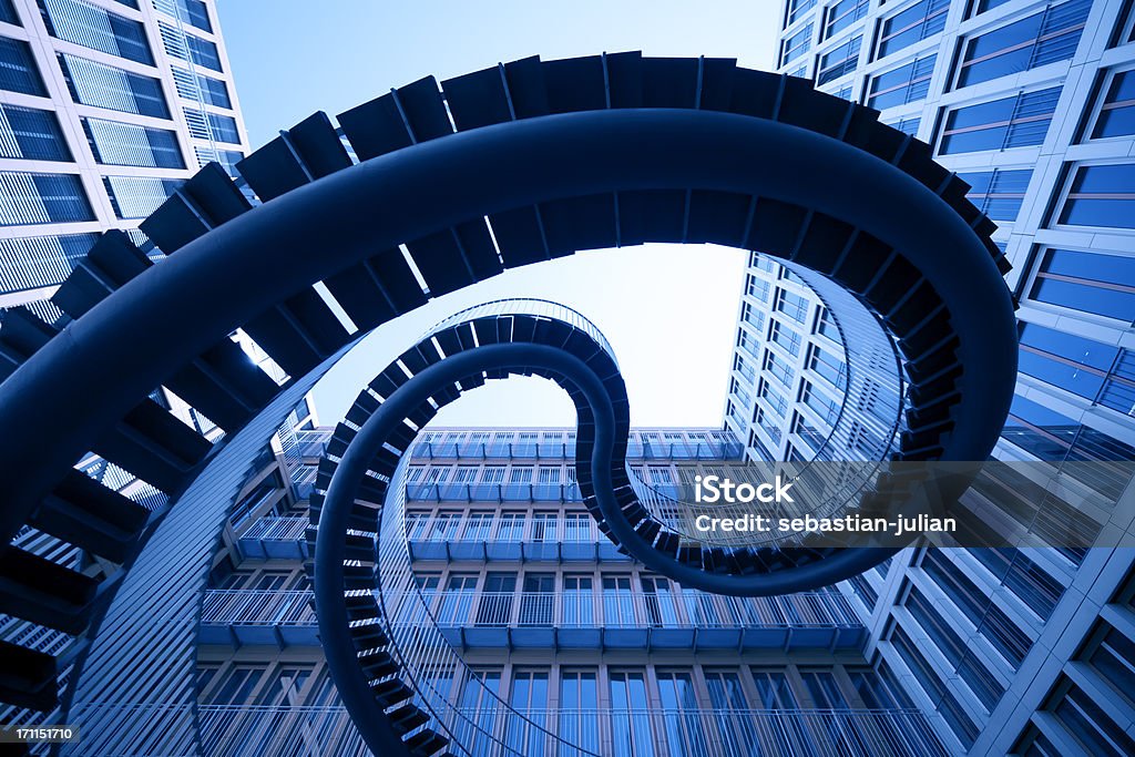 Spiralmuster stiars vor der modernen Architektur - Lizenzfrei Architektur Stock-Foto