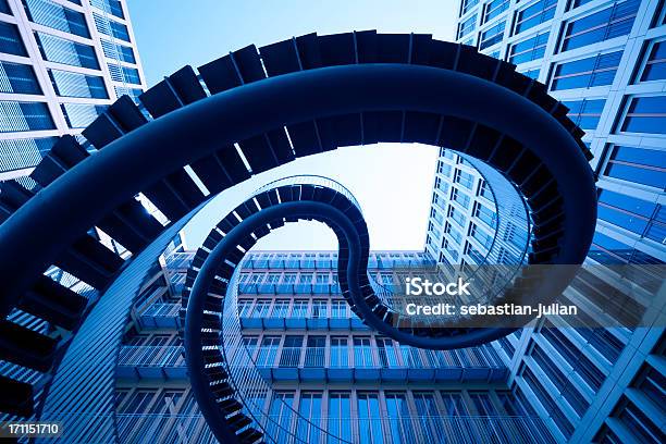 Spiralmuster Stiars Vor Der Modernen Architektur Stockfoto und mehr Bilder von Architektur - Architektur, Außenaufnahme von Gebäuden, Abstrakt