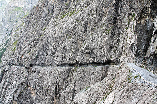 gorge val d'uina - ravine geology danger footpath imagens e fotografias de stock