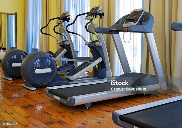 Fitness Ginásio - Fotografias de stock e mais imagens de Clube de Saúde - Clube de Saúde, Ginásio, Aparelho de Musculação