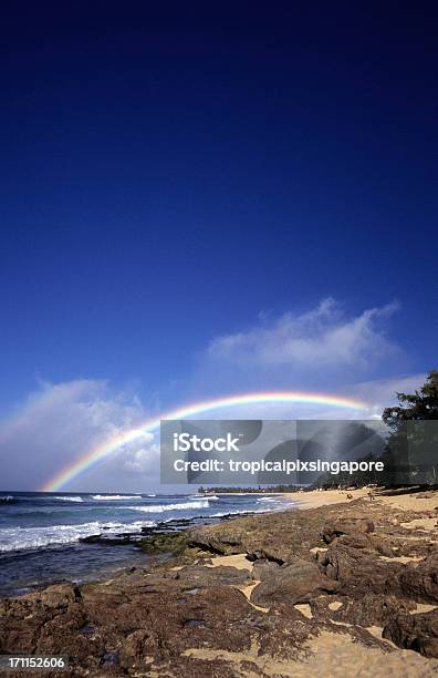 Сша Гавайи Oahu North Shore Rainbow — стоковые фотографии и другие картинки Оаху - Оаху, Радуга, Вертикальный