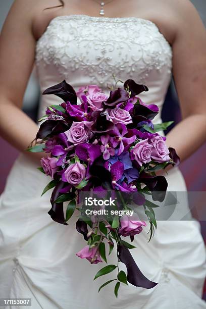 Noiva Com Bouquet - Fotografias de stock e mais imagens de Bouquet - Bouquet, Noiva, Casamento