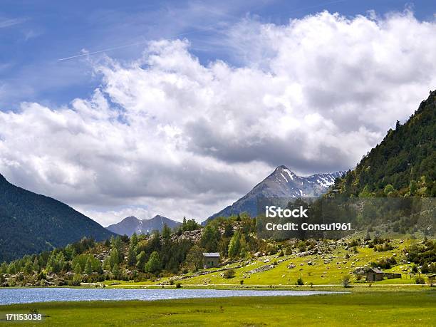 Lago Llebreta Foto de stock y más banco de imágenes de Pirineos - Pirineos, Lérida, Provincia de Lérida