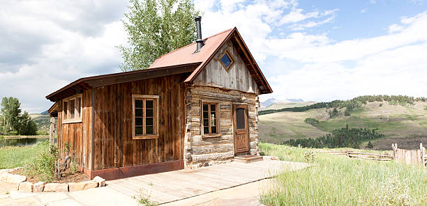 istock Century old homestead 171153194