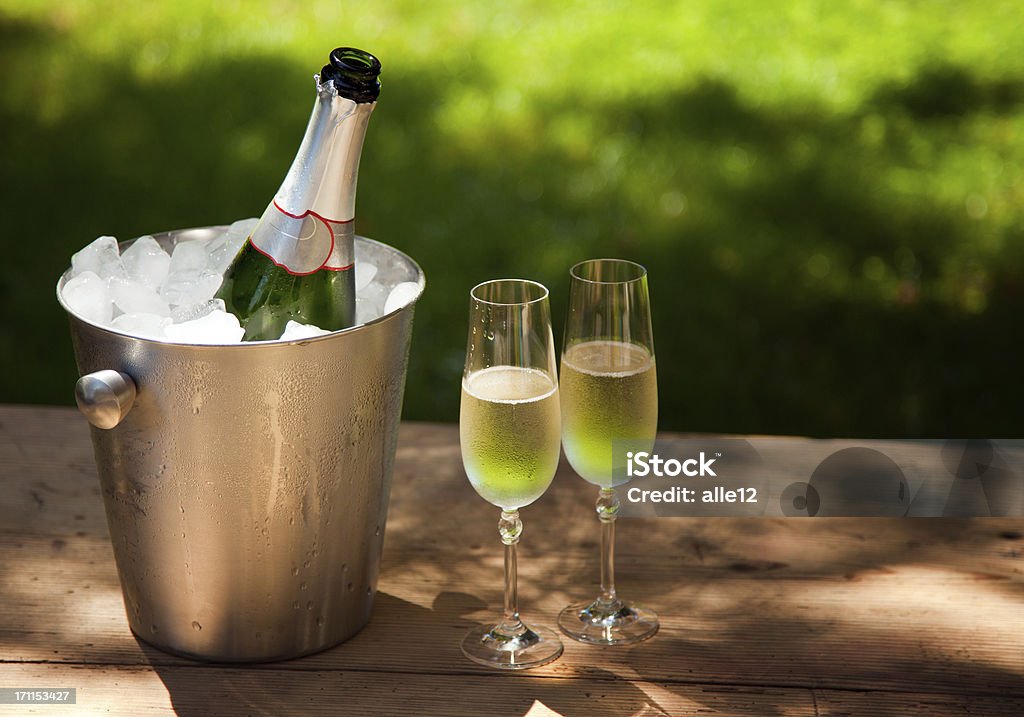 Kalte Champagner - Lizenzfrei Eiskübel Stock-Foto