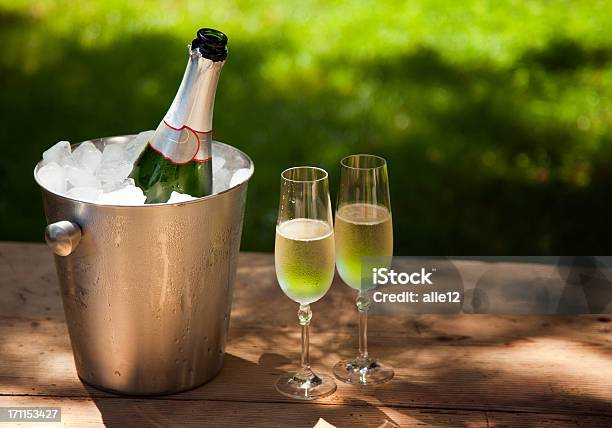 Kalte Champagner Stockfoto und mehr Bilder von Eiskübel - Eiskübel, Schaumwein, Silber