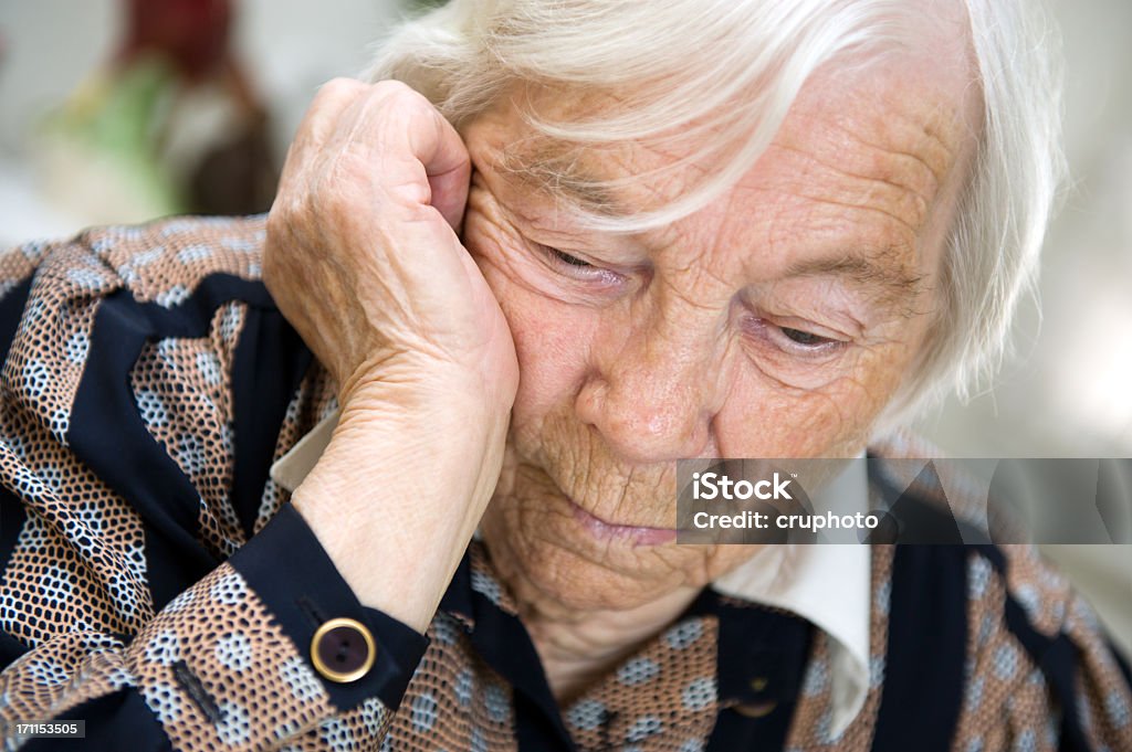 Donna è triste senior - Foto stock royalty-free di 70-79 anni