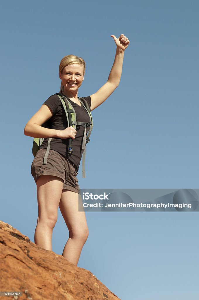 Weibliche Wanderer auf einem Hügel - Lizenzfrei Aktiver Lebensstil Stock-Foto