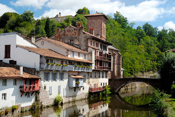 St John Pied De Port, France Buildings on the River Nive flowing through the town of Saint Jean Pied de Port in the French Pyrenees. Pilgrims have been passing through the town since the 10th Century, on their way to the Tomb of St. James in Santiago de Compostela, Spain. pied stock pictures, royalty-free photos & images