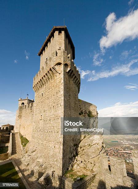 Guaita Foto de stock y más banco de imágenes de Castillo - Estructura de edificio - Castillo - Estructura de edificio, Fortaleza - Estructura de edificio, San Marino