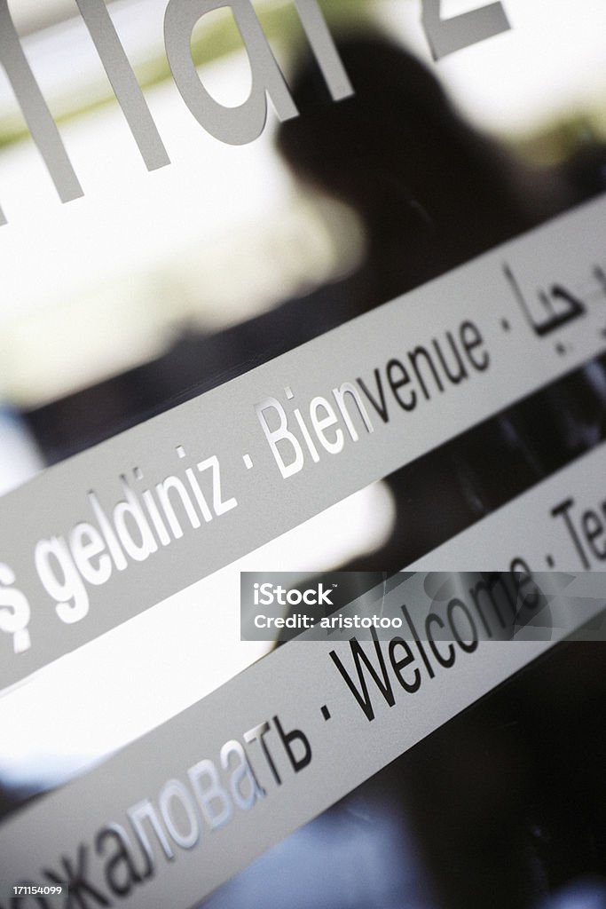 Bienvenue sur l'aéroport de Porte à tambour - Photo de Arrivée libre de droits