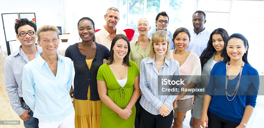 Große Gruppe von multi-ethnischen Menschen. - Lizenzfrei Älterer Student Stock-Foto