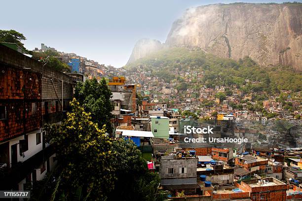 Favela Rocinha - Fotografias de stock e mais imagens de Favela - Favela, Bairro de Lata, Rio de Janeiro