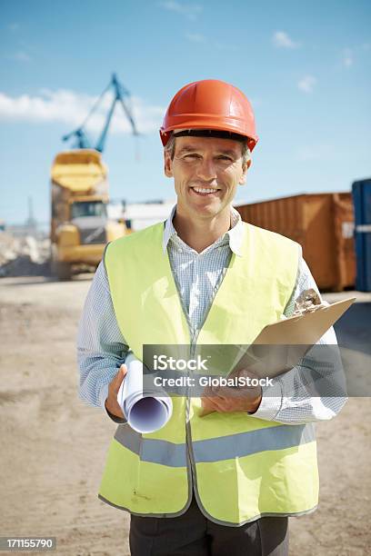 Successo Tecnico Matura In Cantiere Di Costruzione - Fotografie stock e altre immagini di Adulto - Adulto, Adulto in età matura, Ambientazione esterna