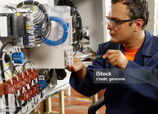 Techniker Stockfoto und mehr Bilder von Freizeitelektronik - Freizeitelektronik, Herstellendes Gewerbe, Kommerzielle Herstellung