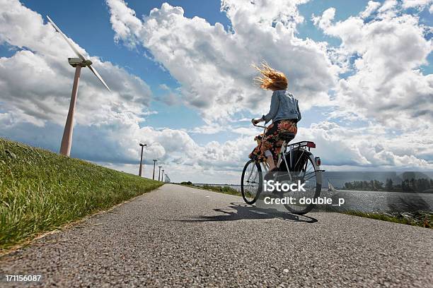 Foto de Muito Vento e mais fotos de stock de Países Baixos - Países Baixos, Bicicleta, Vento