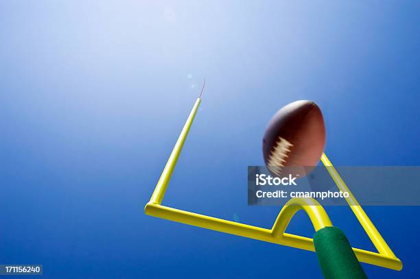 Nachschlagen In Field Goalamerican Football Stockfoto und mehr Bilder von Amerikanischer Football - Amerikanischer Football, Football - Spielball, Field Goal