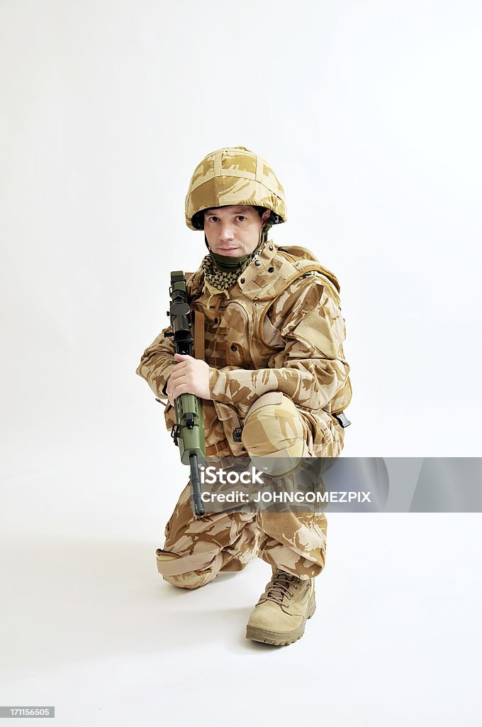 Soldado com o Rifle ajoelhado - Foto de stock de Cultura Britânica royalty-free