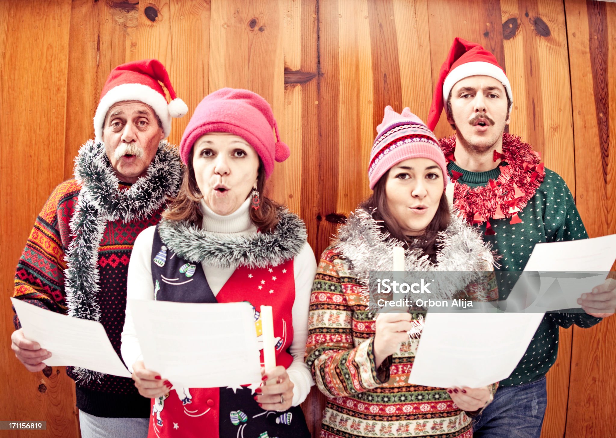 Chanter chansons de Noël en famille - Photo de Chant de Noël libre de droits