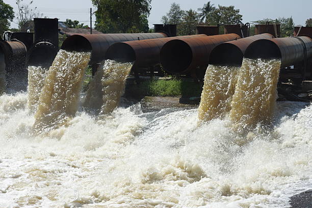 istock Flood wave from sewer pipe in Bangkok, Thailand 171156872