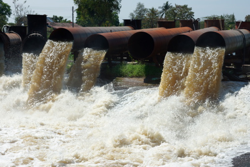 Flood wave from sewer pipe in Bangkok, Thailand: More images about Flood: