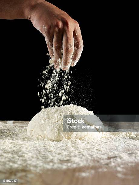 Impasto Per Il Pane - Fotografie stock e altre immagini di Adulto - Adulto, Ambientazione interna, Bianco